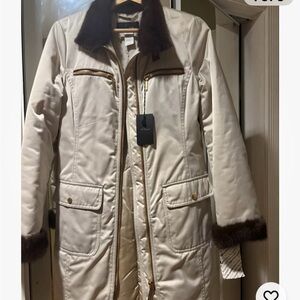 Les Copains coat. insulated w/ leather & fur trim. Knee length. Ivory/crème